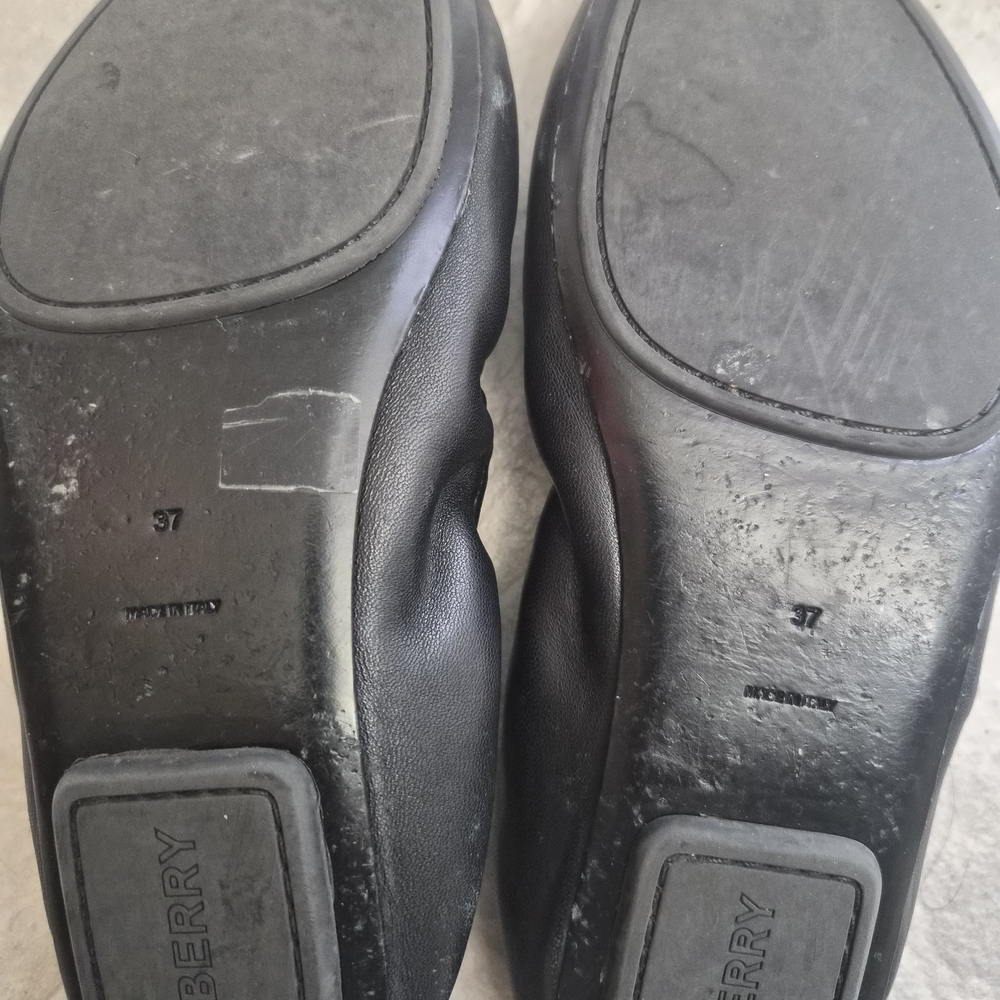 Burberry Black Leather Flats - Picture 2 of 3
